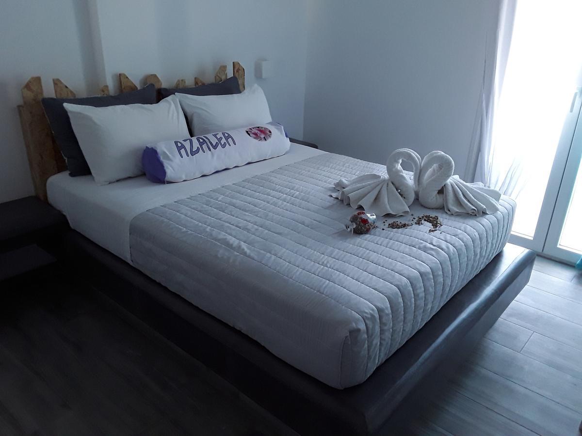 Azalea Hotel Kamári Екстериор снимка